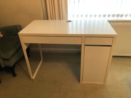 Photo of free White Desk (CH60) #1