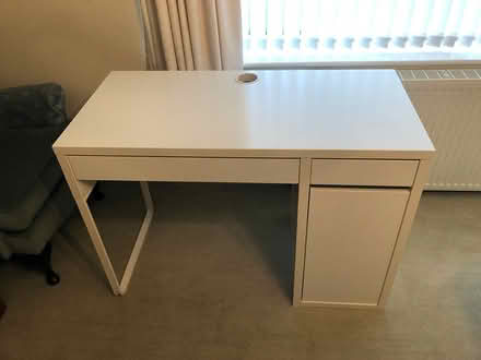 Photo of free White Desk (CH60) #4