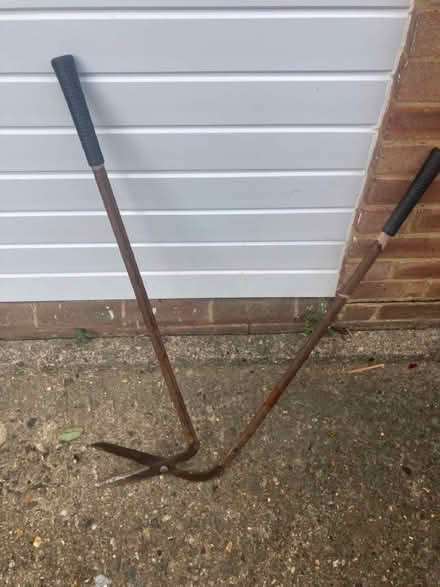 Photo of free Edge cutting shears very old and rusty but still working wel (Clapham MK41) #2