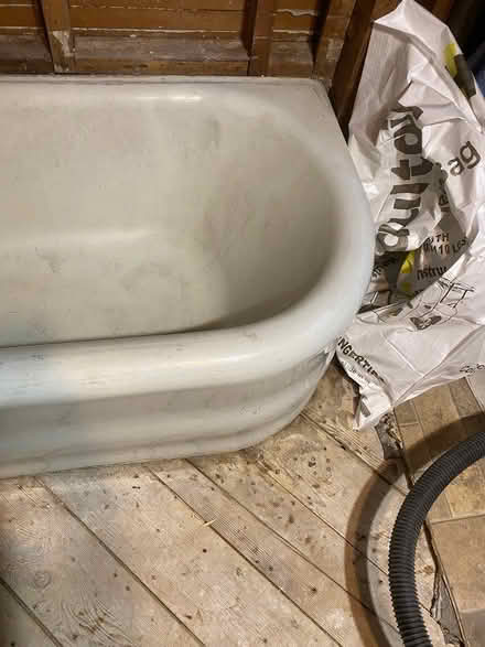 Photo of free Vintage Cast Iron Corner Tub (Montlake (98112)) #2