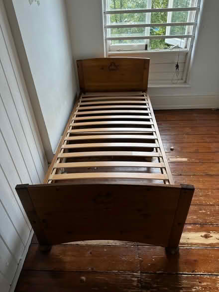 Photo of free Since bed frame (New barnet) #1