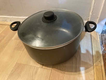Photo of free Large sauce pan (N16) #2
