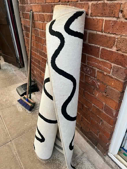 Photo of free Rug Cream & Black Swirls 133x195cm (Blythe Bridge ST11) #1