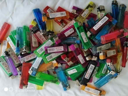 Photo of free bag of 100 lighters (Ulverley Green B91) #1