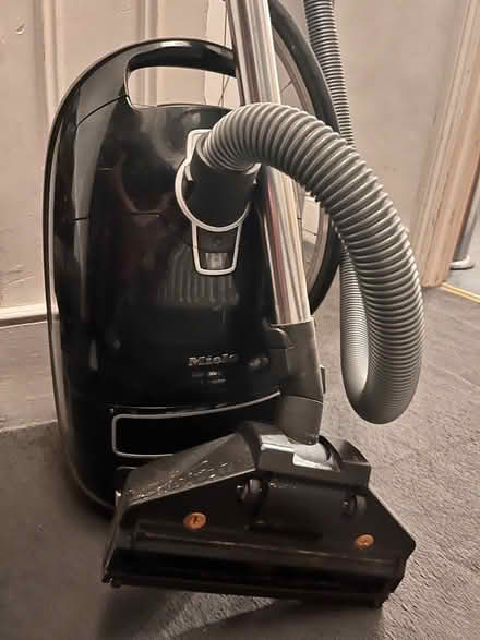 Photo of free Miele Hoover - working? (Waterloo SE1) #1