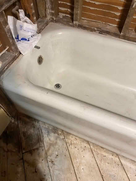 Photo of free Vintage Cast Iron Corner Tub (Montlake (98112)) #1