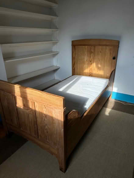 Photo of free Single bed with mattress (New barnet) #1