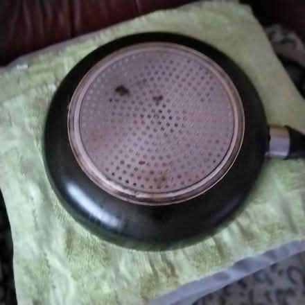 Photo of free medium size frying pan & baking tray (Marton Bank FY3) #3