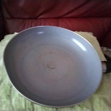 Photo of free medium size frying pan & baking tray (Marton Bank FY3) #1