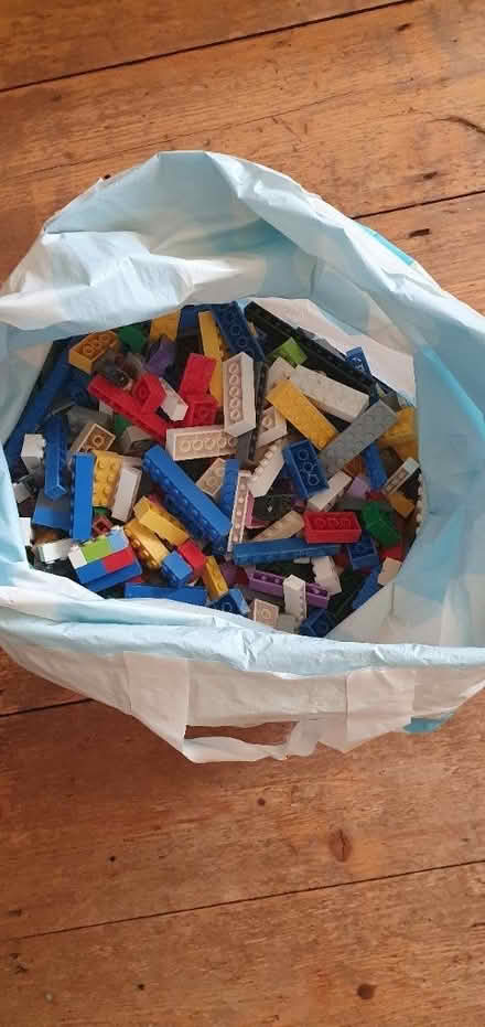 Photo of free Bag of lego (GU2 Guildford) #1
