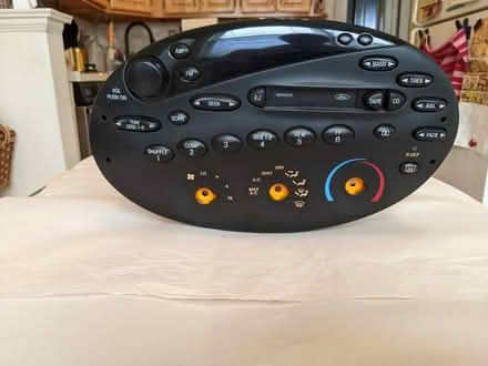 Photo of free Ford Taurus Factory Radio from 1997 (Brooklyn, Kings Plaza Vicinity) #1