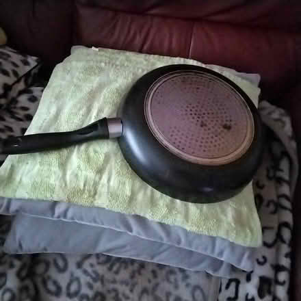 Photo of free medium size frying pan & baking tray (Marton Bank FY3) #4