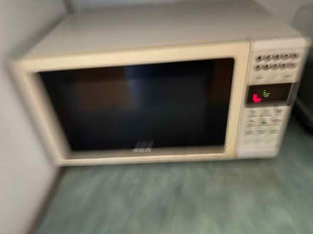Photo of free Older microwave (Vanier) #1