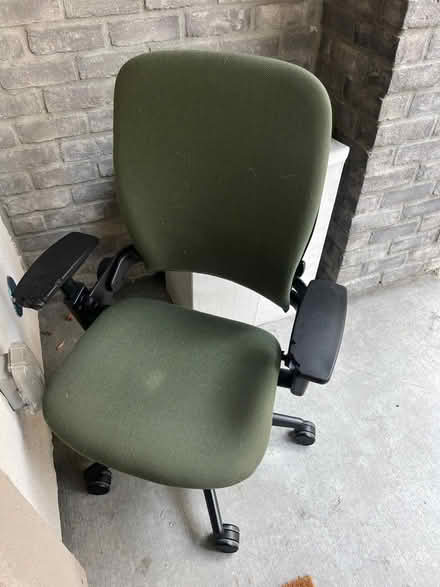Photo of free steelcase leap v2 (near kings academy) #1