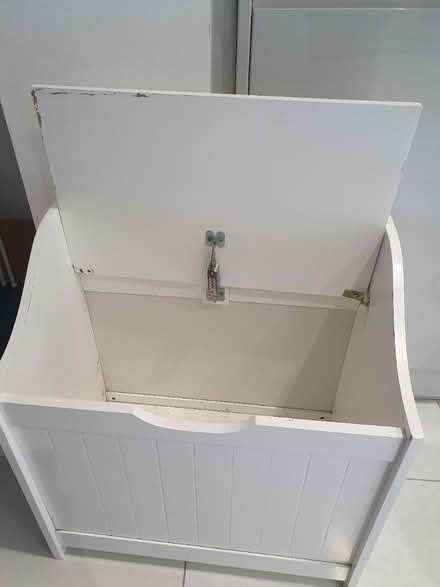 Photo of free White shoe box (TW12) #2
