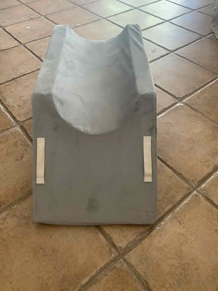 Photo of free elevation pillow for knee/foot (Glendale) #1