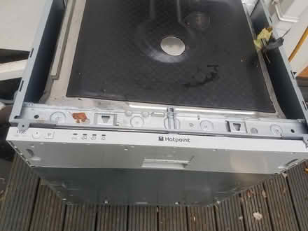 Photo of free Hotpoint Integrated dishwasher (HA8) #3