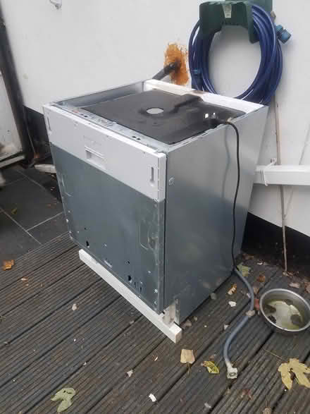 Photo of free Hotpoint Integrated dishwasher (HA8) #4