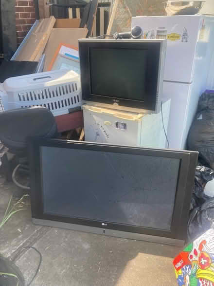 Photo of free Everything pictured (Avondale Heights) #1