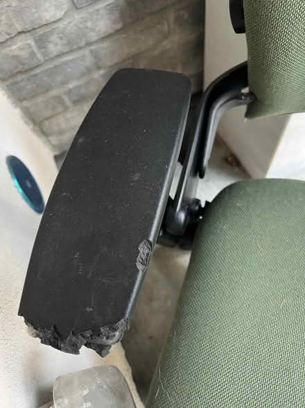 Photo of free steelcase leap v2 (near kings academy) #3