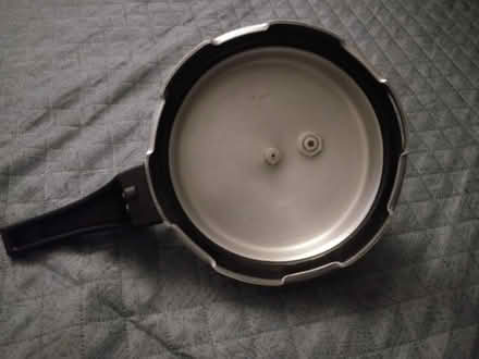 Photo of free 3 ltr pressure cooker (E11) #3