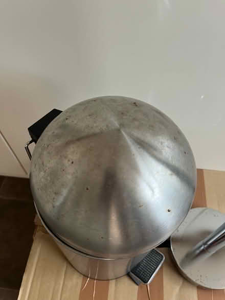 Photo of free Bathroom Bin & Toilet Roll Stand (Weymouth (DT3)) #3