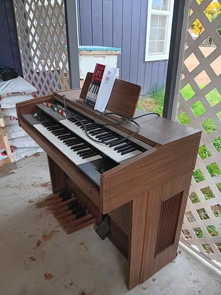 Photo of free Yamaha Organ (Off Rich Rd near East Oly PO) #1