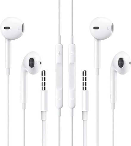 Photo of Earphones with jack (N4 Manor House) #1