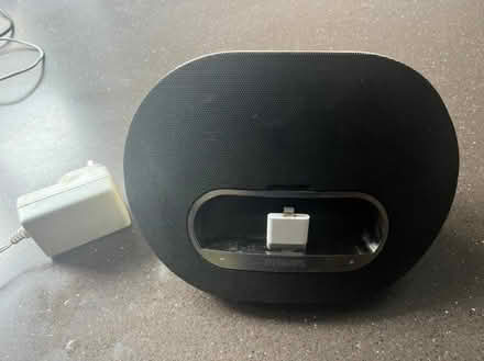 Photo of free Philips iPhone speaker / dock (Brighouse HD6) #1