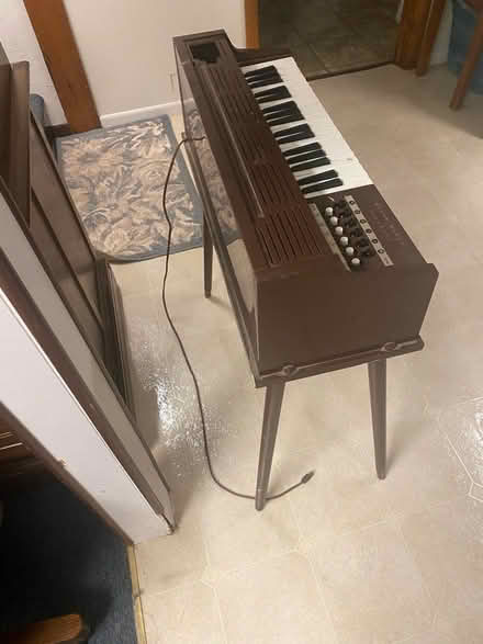 Photo of free Magnus Chord Organ (West Bristol, PA) #4