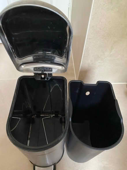 Photo of free Small bin (pedal not working) (BR7) #4