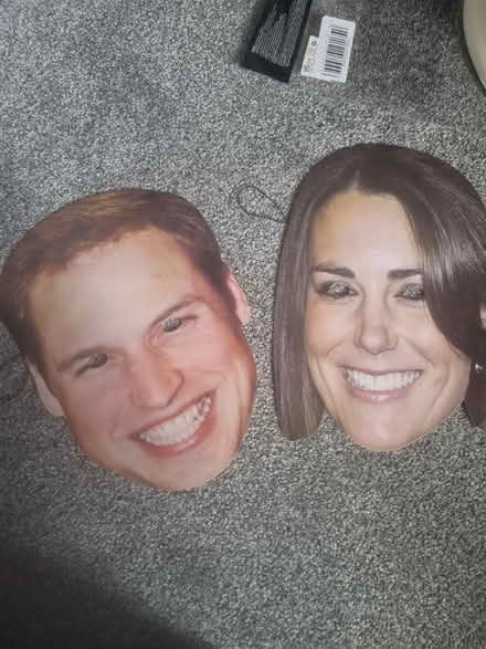 Photo of free William and Kate masks (Milton PO4) #1