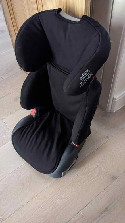 Photo of free Britax child car seat (Abbeville Village SW12) #1