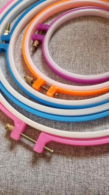 Photo of free Plastic embroidery hoops (WA16) #4
