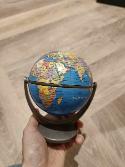 Photo of free 360 spinning small globe (Hove BN3) #1