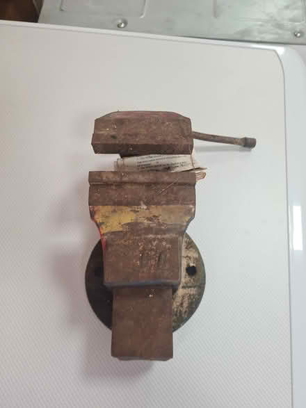 Photo of free Shed clear out: bench top vice (SE17 - Elephant & Castle) #3