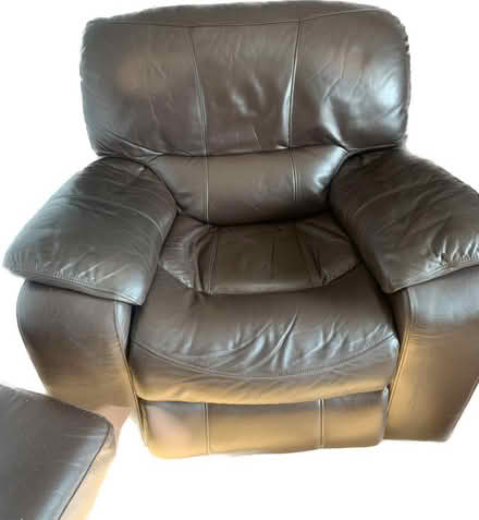 Photo of free Reclining leather chair (HP21 bedgrove) #1