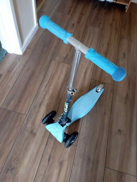 Photo of free kid's scooter (Ulverley Green B91) #2