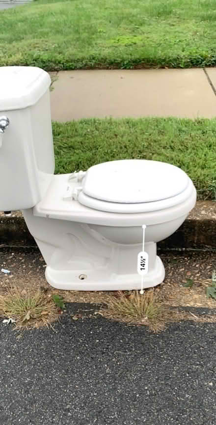 Photo of free Toilet bowl with tank (Boulevard Manor) #1