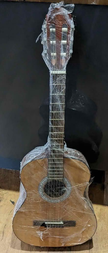 Photo of free 3/4 size guitar (Comiston EH10) #1
