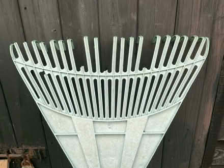 Photo of free leafrake (Windlesham GU20) #1