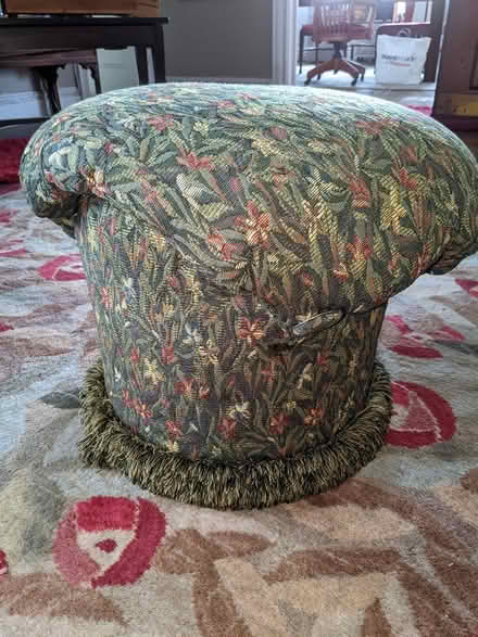 Photo of free tuffet (Washington Heights near GWB) #2