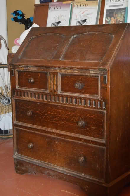 Photo of free oak bureau (Driffield YO25) #1