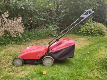 Photo of free Battery lawnmower (not working) (Caversham Heights RG4) #3