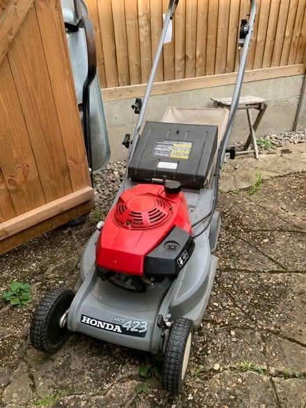 Photo of free Honda petrol mower - currently not running (Long Ditton KT6) #1