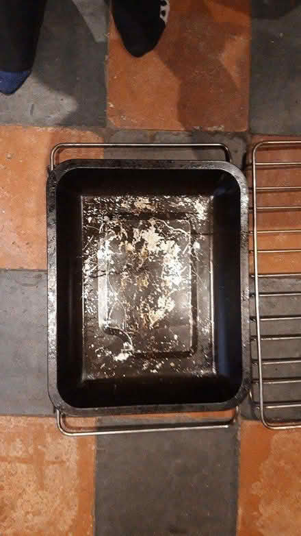 Photo of free Oven racks and baking tray (Crookesmoor S10) #1