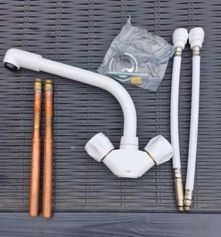 Photo of free mixer tap with all fittings (DE7) #1