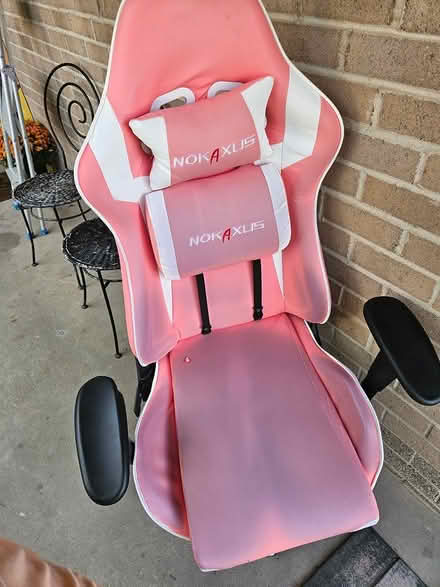 Photo of free Gaming chair (1282 consort crescent) #2
