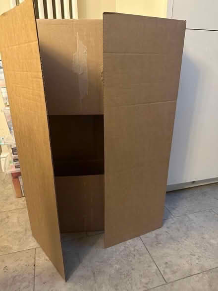 Photo of free Large box 62 x 87x 15 cm (Beaconsfield HP9) #1
