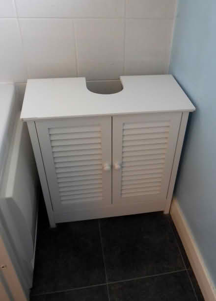 Photo of free White bathroom cupboard (The Folly BN7) #1